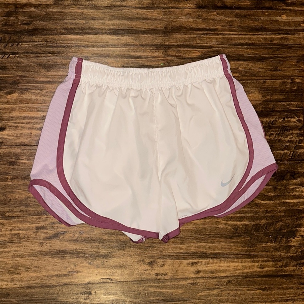 🔥 Nike Women’s Tempo Shorts Size Small White Lilac Light Purple